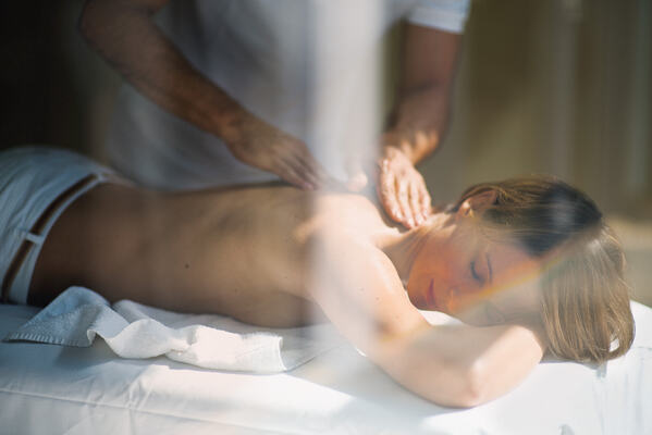 Frau bei einer Massage in Bad Kissingen