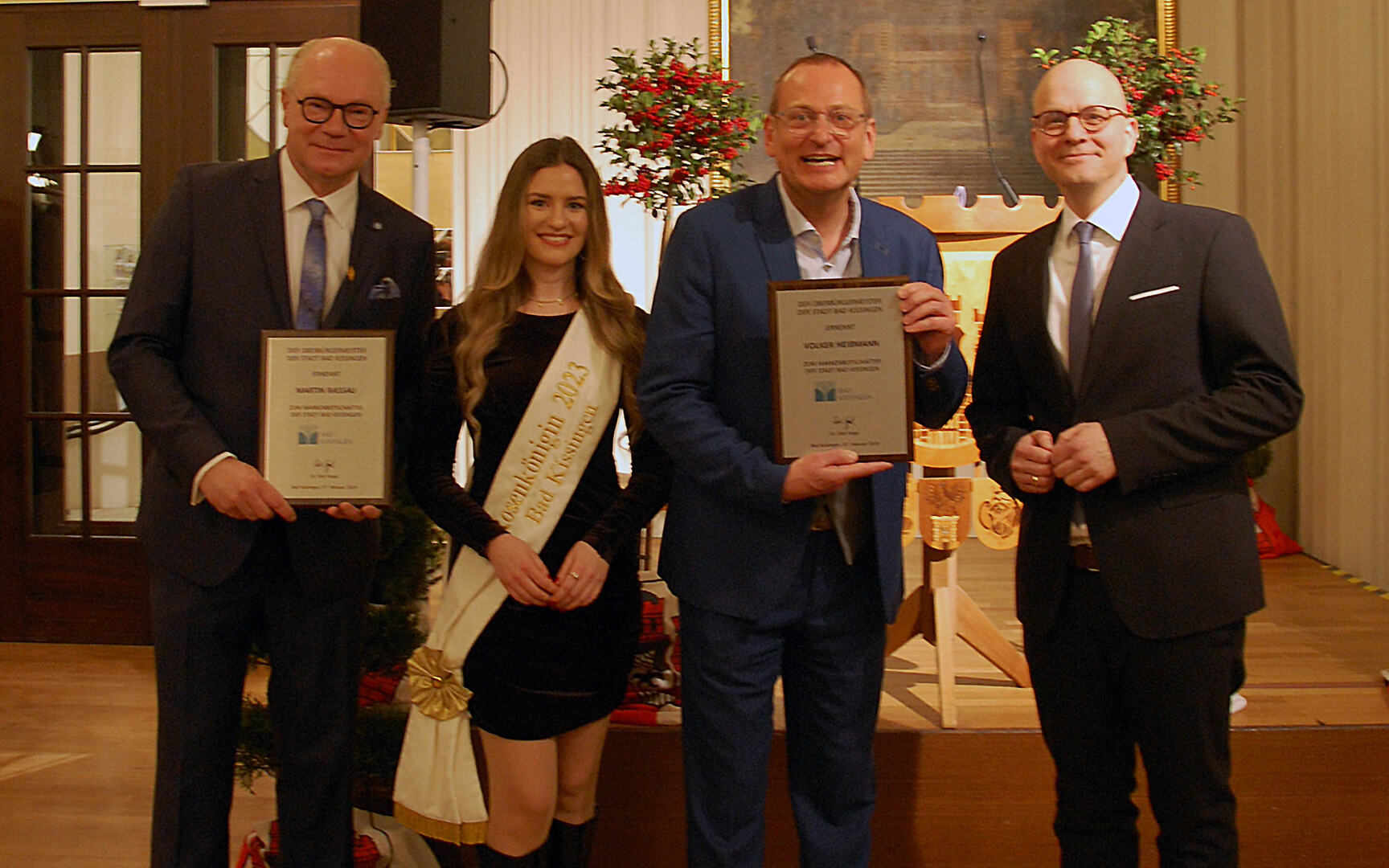 (v.l.) Martin Rassau, Rosenkönigin Dana Rüttger, Volker Heißmann und Oberbürgermeister Dr. Dirk Vogel
